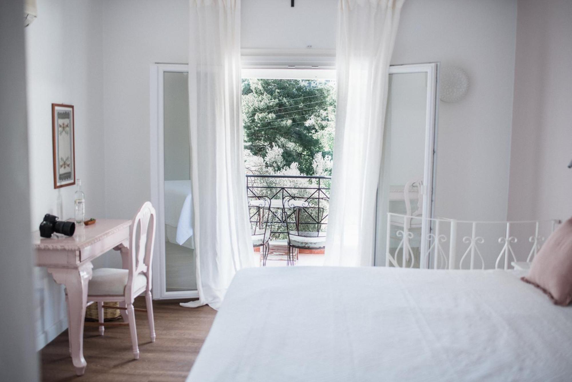 Odyssey Suites Pórosz Kültér fotó